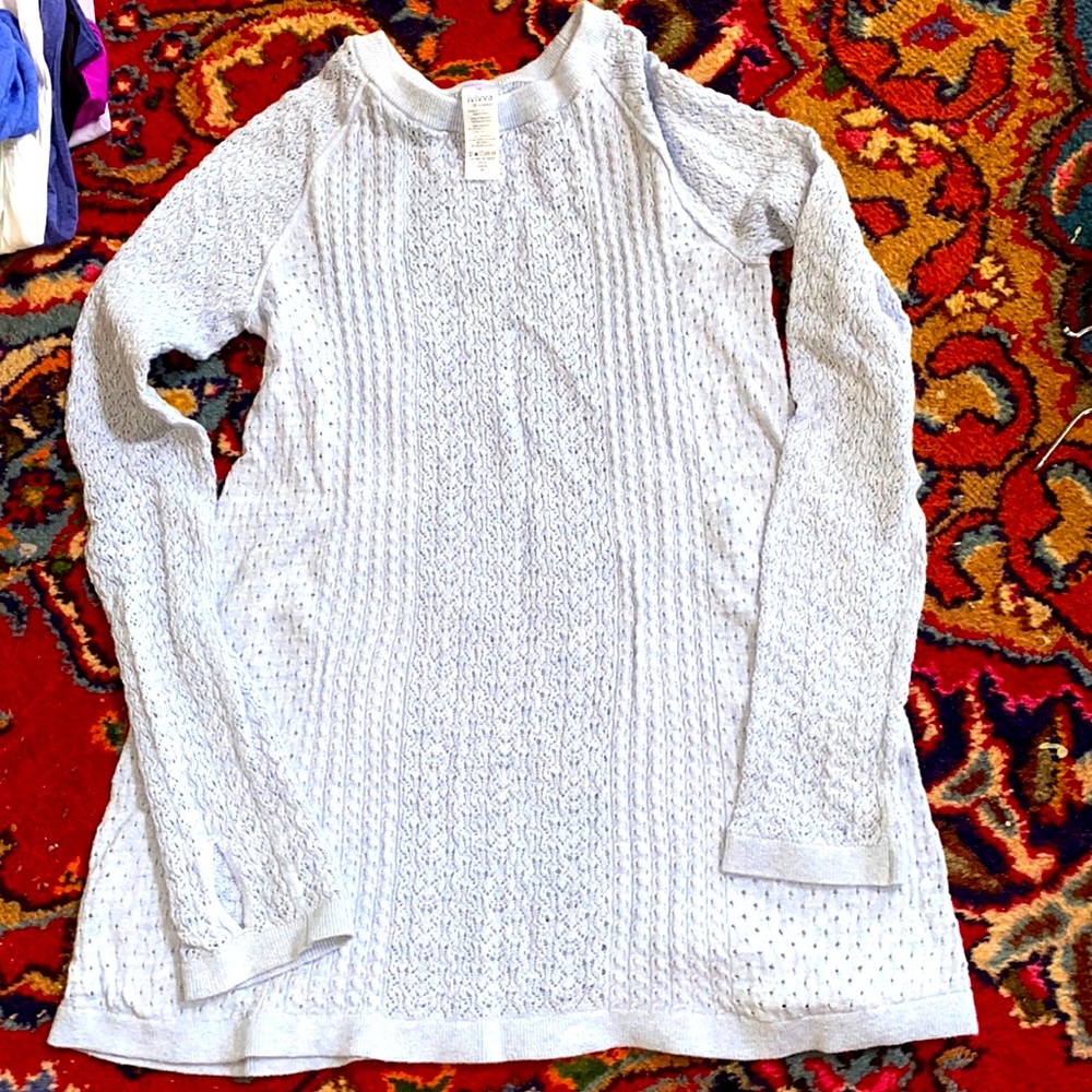 EUC IVIVVA LULULEMON Light Cotton Sweater Top Thimb Holes Logo on Back Sz 10